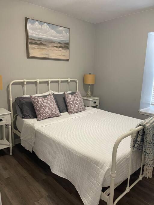 The Bernice - 2 Bedroom Apt In Quilt Town, Usa Hamilton Exterior photo