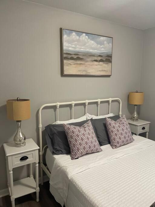 The Bernice - 2 Bedroom Apt In Quilt Town, Usa Hamilton Exterior photo