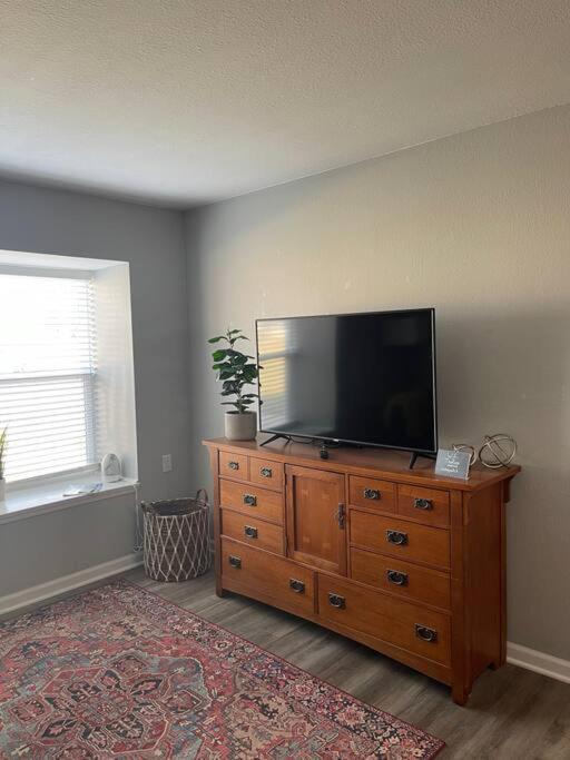 The Bernice - 2 Bedroom Apt In Quilt Town, Usa Hamilton Exterior photo