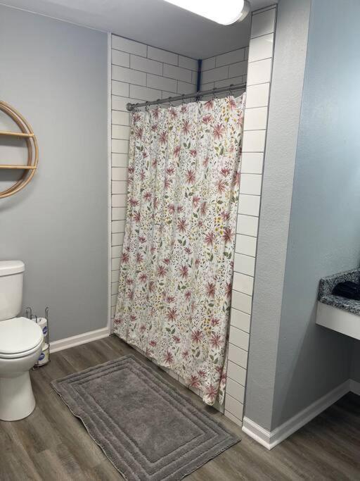 The Bernice - 2 Bedroom Apt In Quilt Town, Usa Hamilton Exterior photo