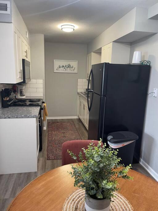 The Bernice - 2 Bedroom Apt In Quilt Town, Usa Hamilton Exterior photo